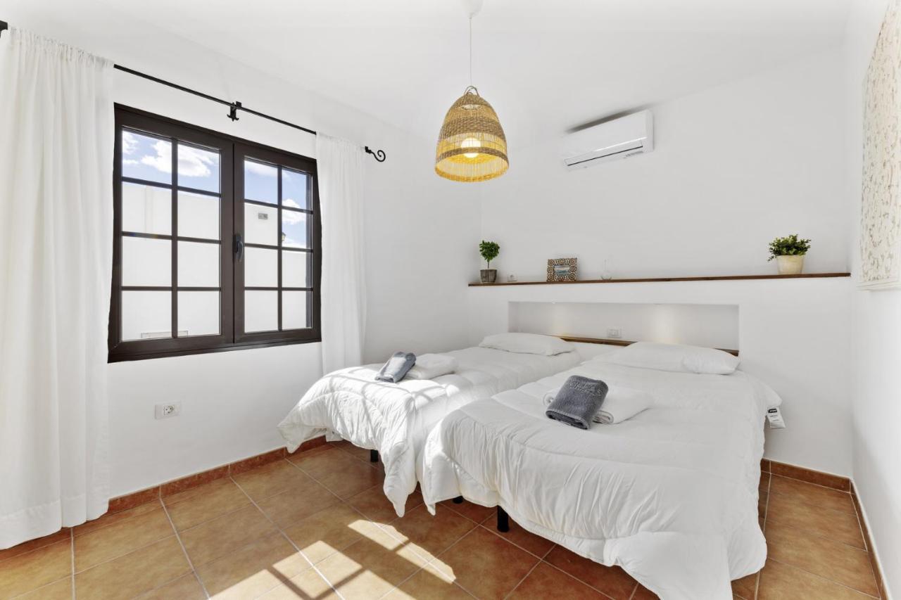 Villa 4 - Vipvipvillas 蒂亚斯 外观 照片