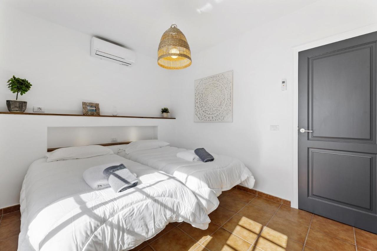 Villa 4 - Vipvipvillas 蒂亚斯 外观 照片
